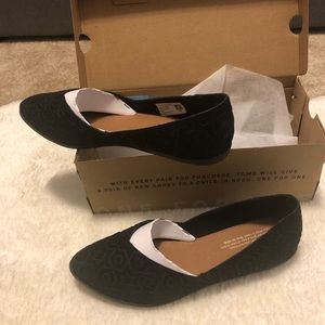 NIB Toms black embossed Jutti flats size 7